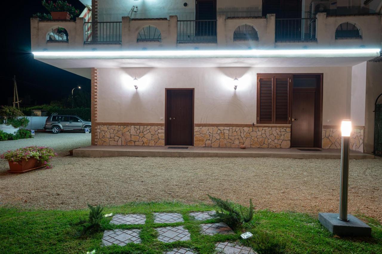 Arcobaleno Apartment Fondi Bagian luar foto