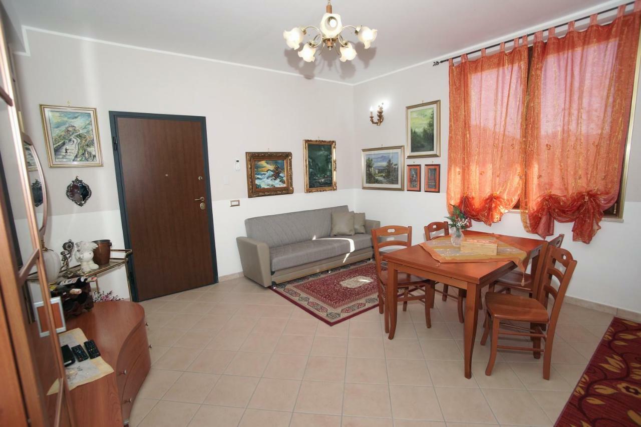 Arcobaleno Apartment Fondi Bagian luar foto