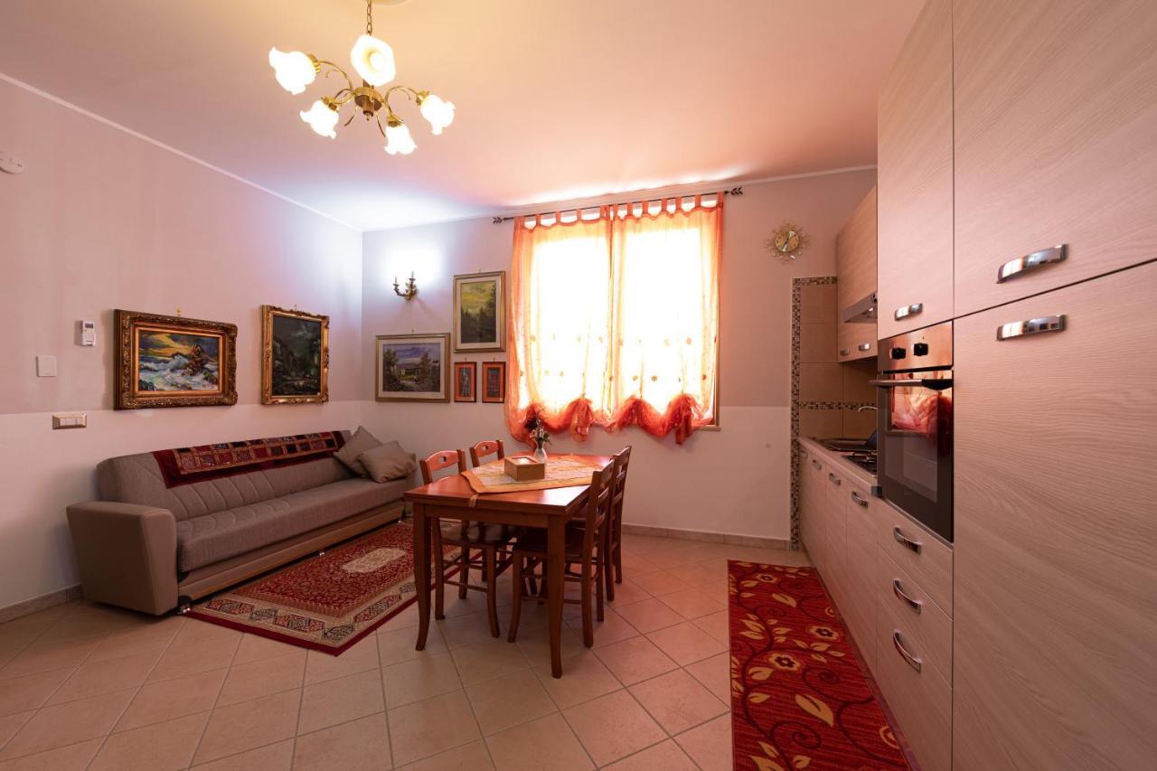Arcobaleno Apartment Fondi Bagian luar foto