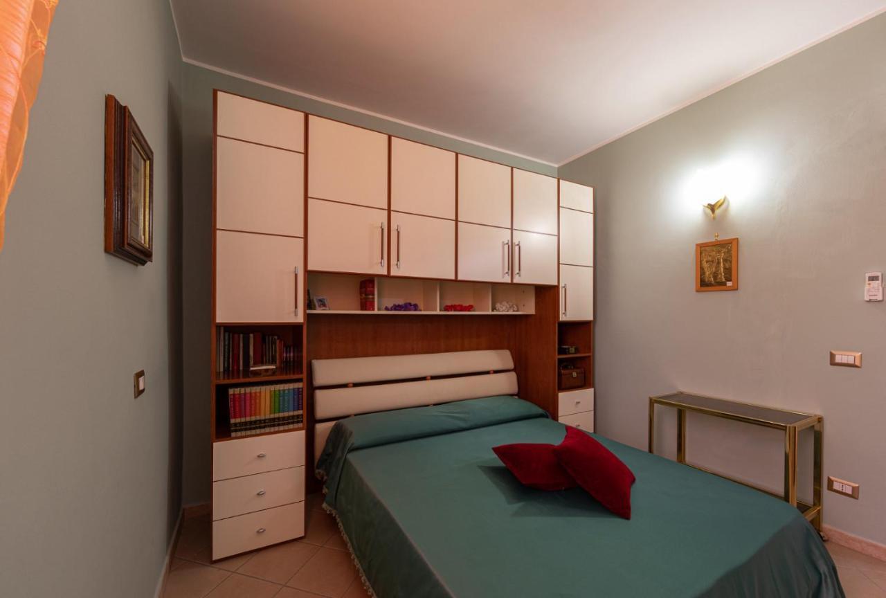 Arcobaleno Apartment Fondi Bagian luar foto